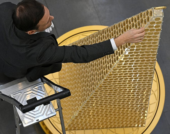 Najskuplje božićno drvce od zlata izloženo u Minhenu!