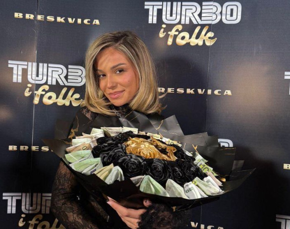 Breskvica predstavila album i dobila buket od para!