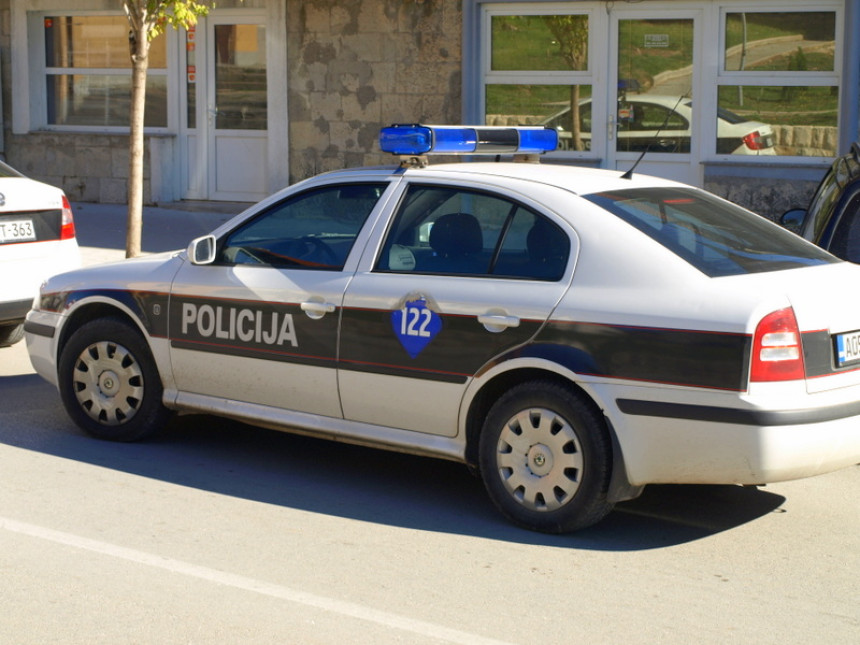 Teška nesreća: U sudaru vozila i tri konja poginuo vozač