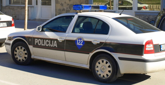 Teška nesreća: U sudaru vozila i tri konja poginuo vozač