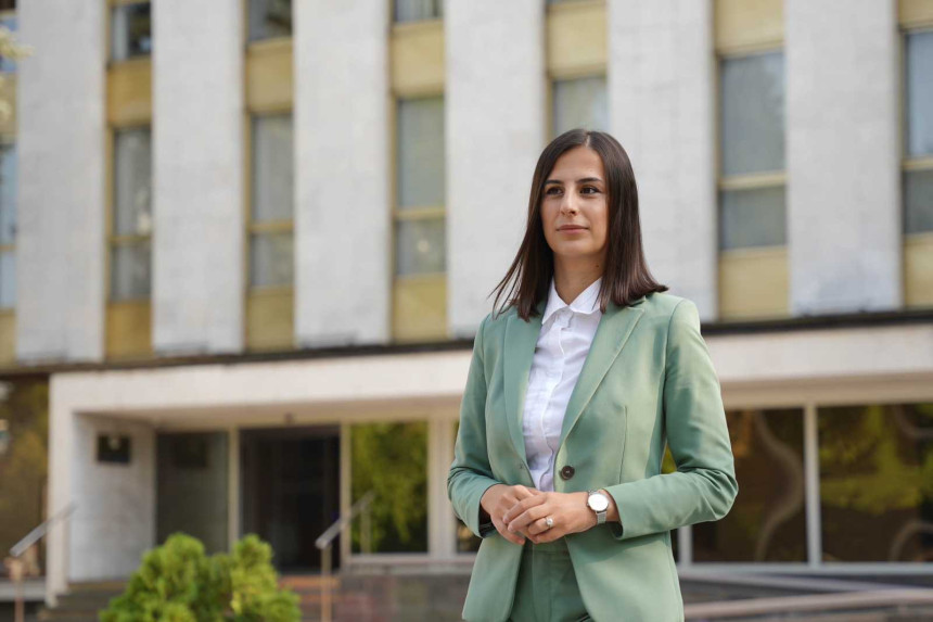 Институције су у мраку, сада је само угашено свјетло