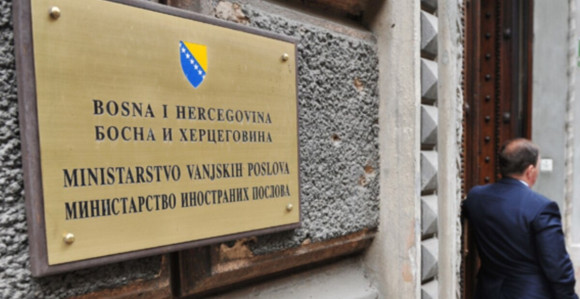Чему служе амбасадори кад играју како шеф партије свира?