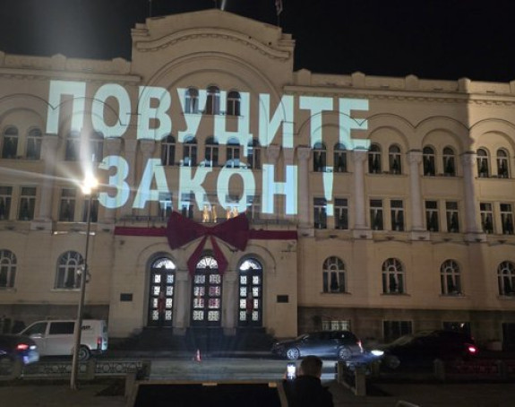 Станивуковић послао нову поруку: Повуците закон!