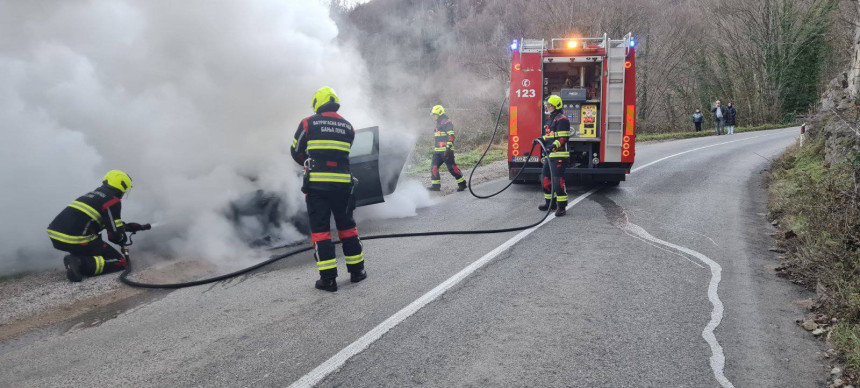 Gorio automobil kod Banjaluke (VIDEO)