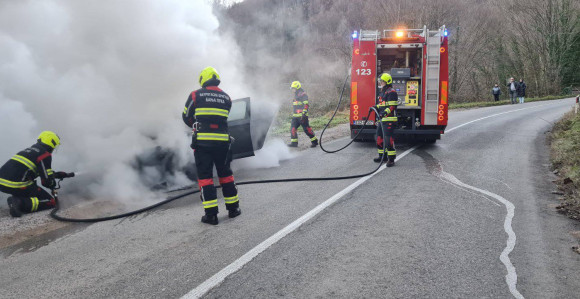 Gorio automobil kod Banjaluke (VIDEO)