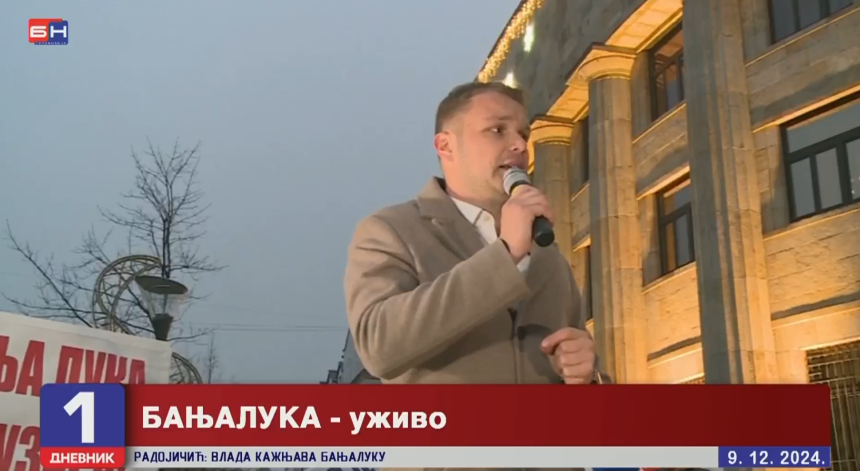 Sa protesta ispred Palate Srpske poručeno: Povucite sporni zakon, dolazimo ispred Narodne skupštine (VIDEO)