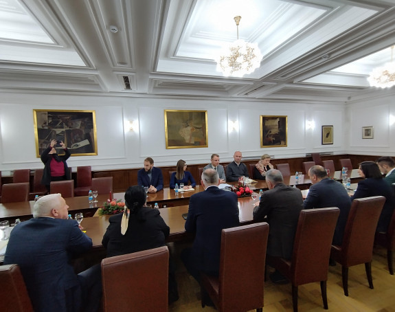 Станивуковић поновио позив: Повуците спорни закон! Радојичић: Влада да повуче закон а не да прави сукобе! (ВИДЕО)