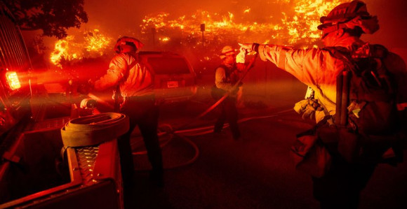 Dramatične slike požara kod Los Anđelesa (FOTO)