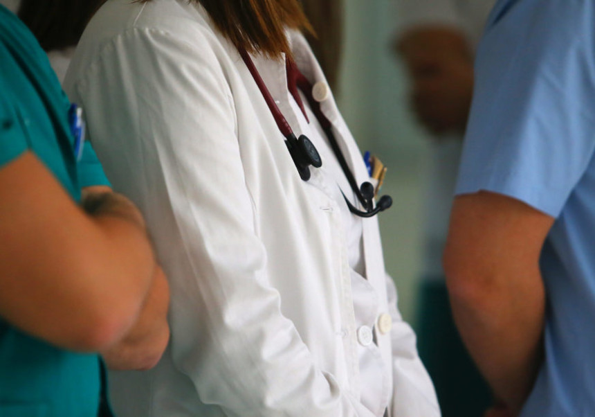 Medicinari pitaju: Kako za njega ima 20 miliona KM, a nama...