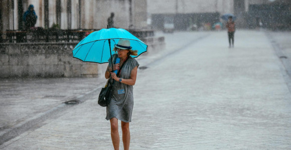 Mediji: Dubrovnik pogodio jak grad, a na moru pijavica