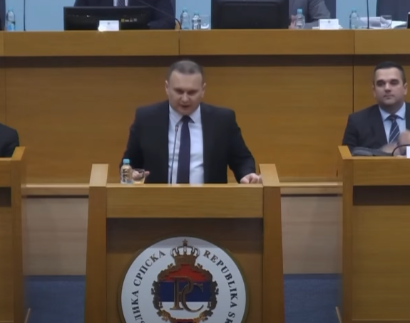 Ćosić Semberce ponovo nazvao "ratnim švercerima"