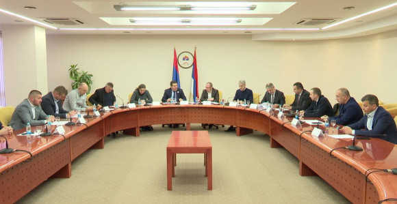 Potrebno smanjiti budžet predsjedniku i riješiti probleme