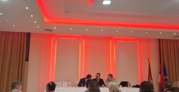 Zadovoljni Savić i Dakić, prvi dobio preletače, a drugi ostao u fotelji