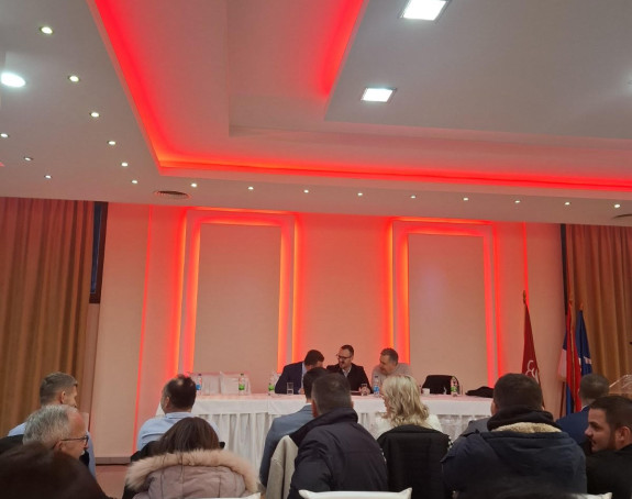 Zadovoljni Savić i Dakić, prvi dobio preletače, a drugi ostao u fotelji