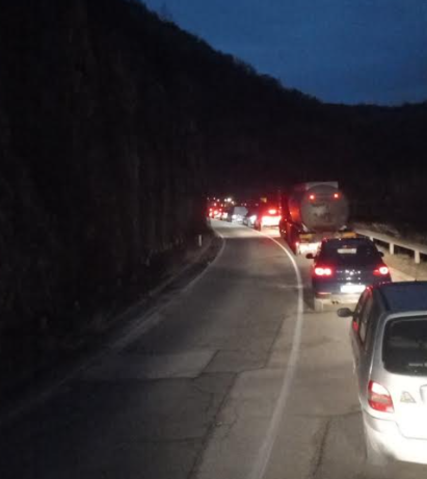 Obustava saobraćaja Mrkonjić Grad-Crna Rijeka zbog odrona
