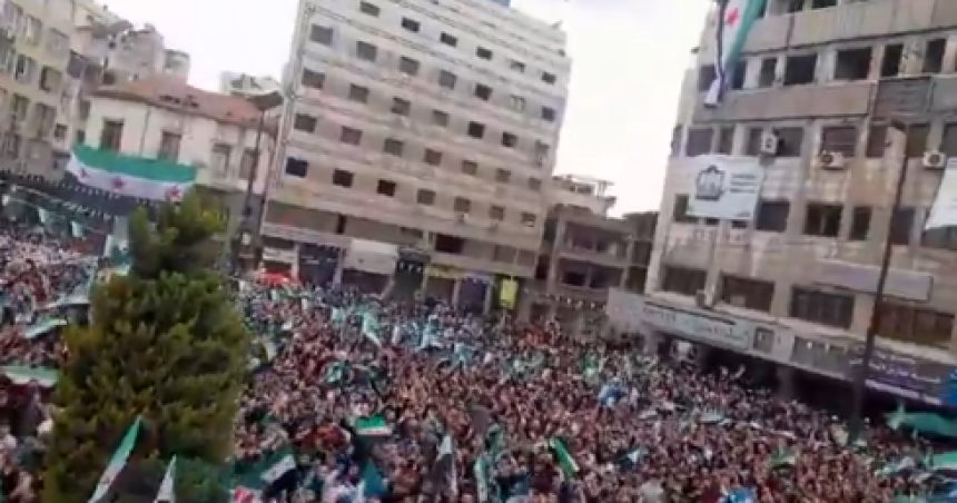 Desetine hiljada ljudi na ulicama, slave Asadov pad