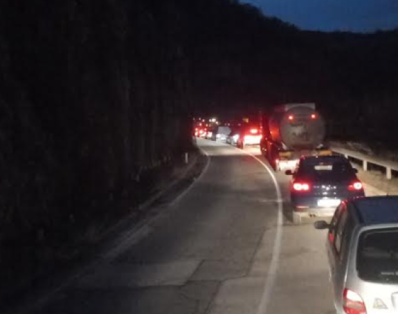 Obustava saobraćaja Mrkonjić Grad-Crna Rijeka zbog odrona