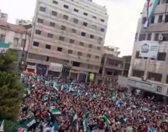 Desetine hiljada ljudi na ulicama, slave Asadov pad