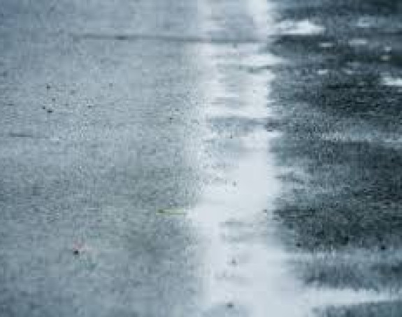 Oprez: Kolovoz klizav na većini putnih pravaca