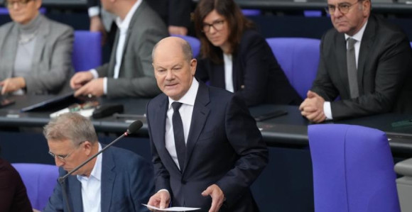 Bundestag danas o nepovjerenju kancelaru Šolcu