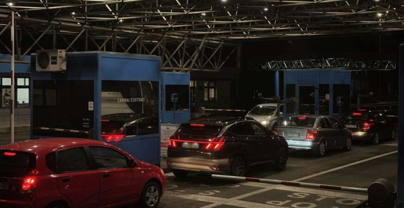 Muškarac pokušao da mrtvu ženu preveze preko granice