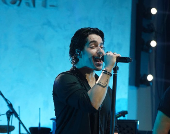 Prekinut koncert Parnog Valjka u Hrvatskoj pevač pao sa bine