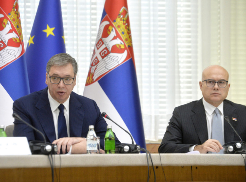 Vučić: Vlada da formira tim za pregovore oko NIS-a