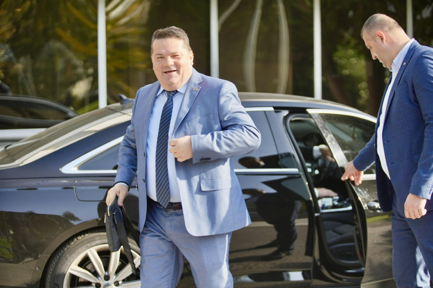 Народна скупштина РС купује аутомобил од 150.000 КМ