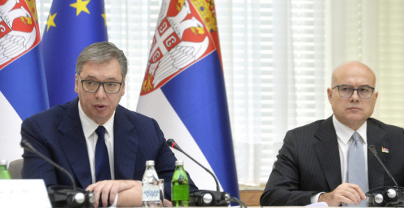 Vučić: Vlada da formira tim za pregovore oko NIS-a