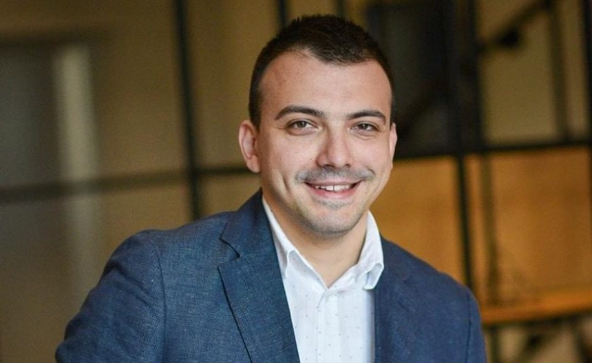 Igore, zaboravio si reći da je tata sa dva poslanika došao na tenkovima SFOR-a