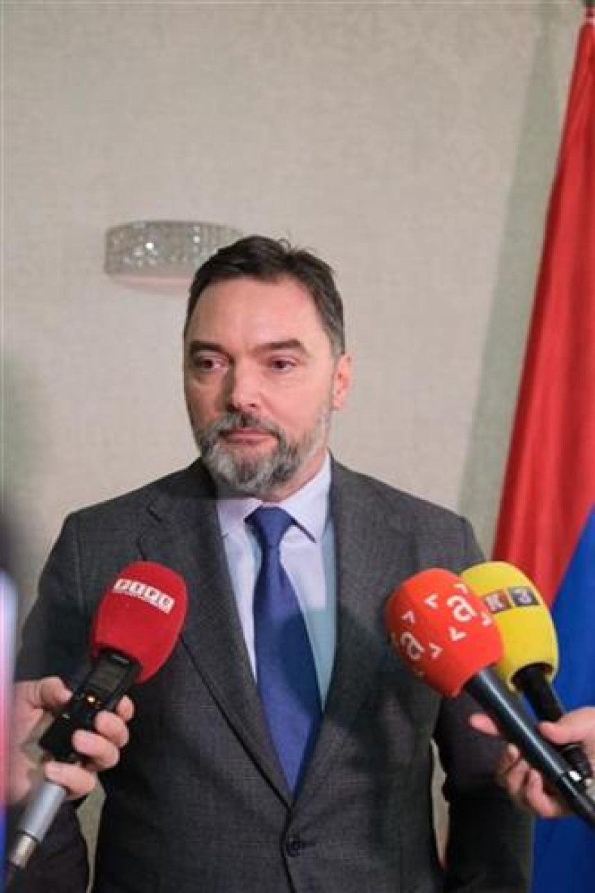 Košarac o crnoj listi: Čast je biti dio Dodikovog tima