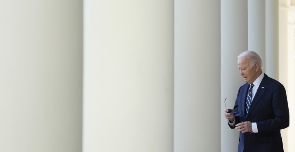 AP: Očekuje se da Bajden u januaru poseti Vatikan