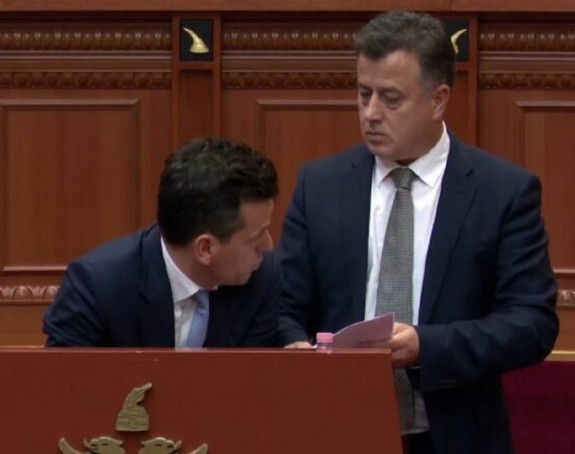 Opozicioni poslanik u Tirani blokirao rad Skupštine
