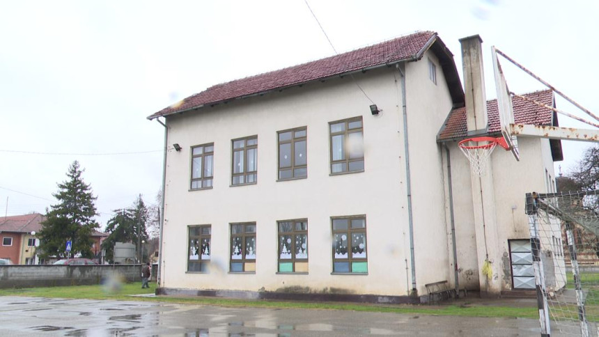 Школа у Балатуну код Бијељине у очајном стању