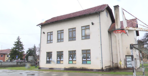 Škola u Balatunu kod Bijeljine u očajnom stanju
