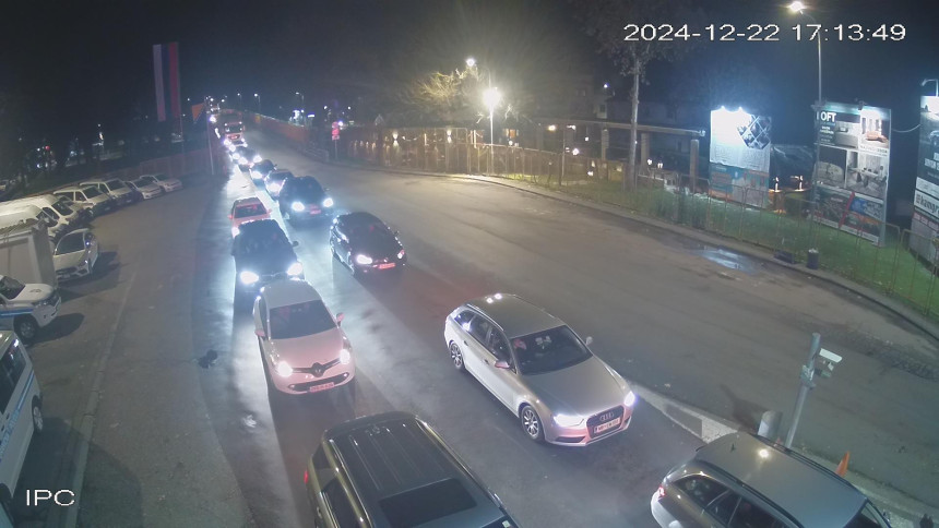Gužve na granici sa Hrvatskom, kao i na Rači i Šepku