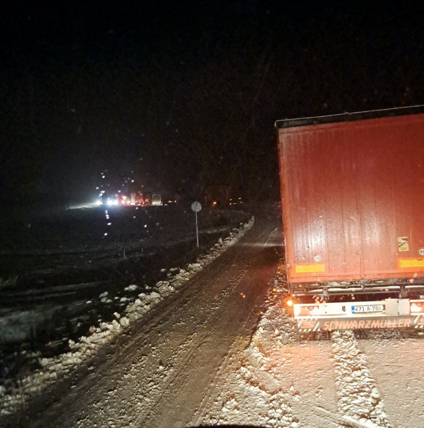 Zastoj zbog kamiona u Čađavici kod Bijeljine