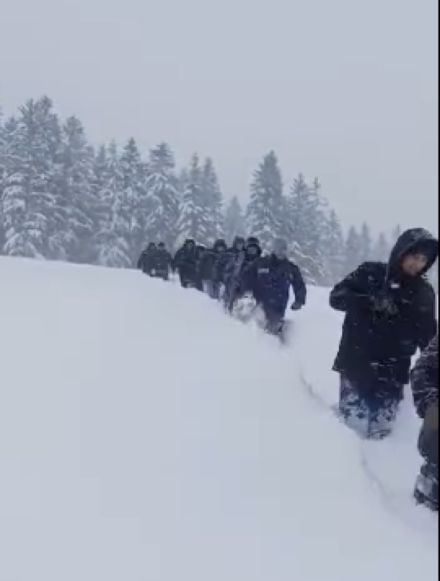 Pogledajte kako se električari iz Kneževa bore sa smetovima