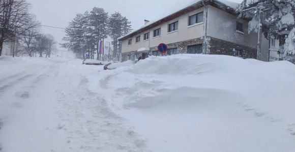 Kneževo odsječeno od svijeta: Snijeg i preko metra