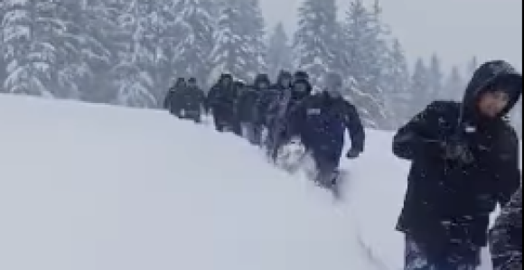 Погледајте како се електричари из Кнежева боре са сметовима