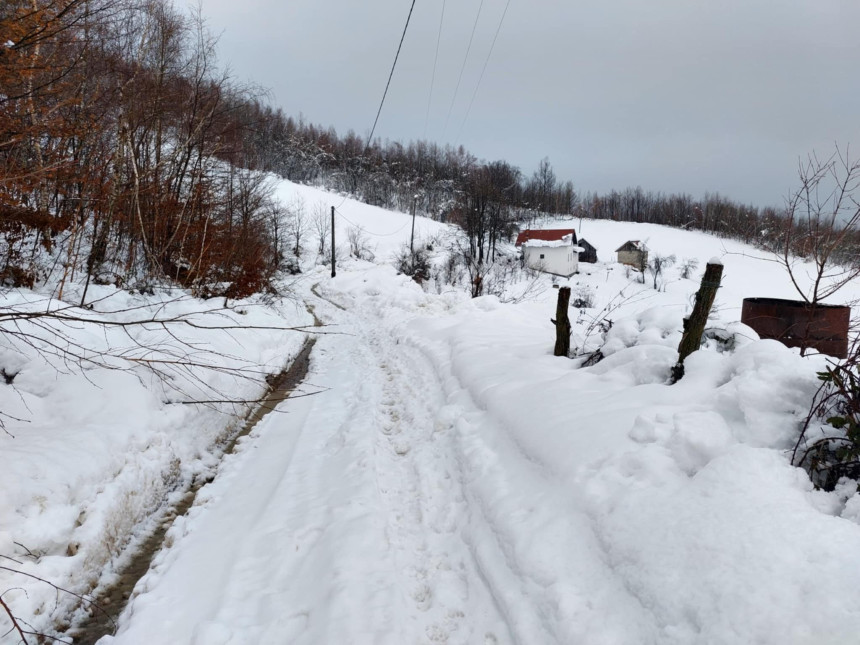 Obilan snijeg stvorio probleme u prijedorskoj regiji