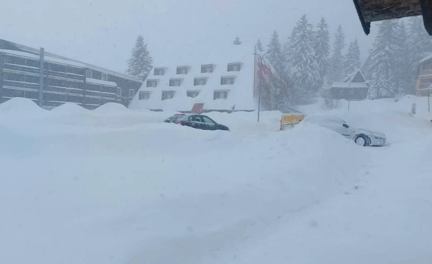 Gosti na Vlašiću ostali zarobljeni u snježnom nanosu