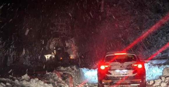 Drvar: Uspješno evakuisani putnici i automobili