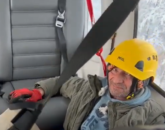 Helikopter Vlade RS spasio zavejanog mještatina Lopara