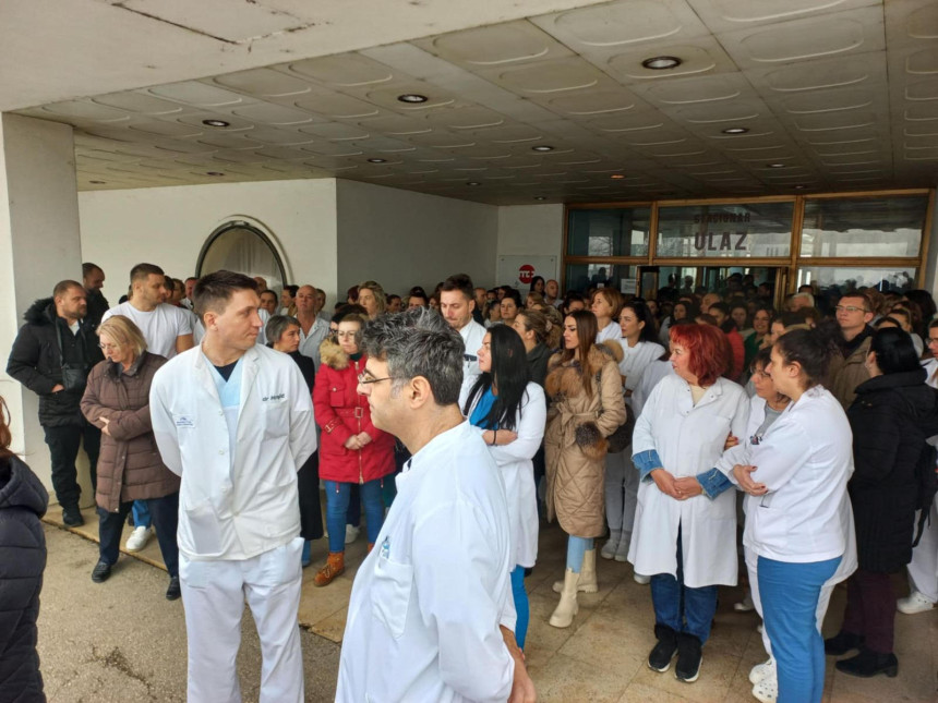 Одржан протест запослених у болници у Приједору