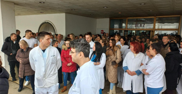 Одржан протест запослених у болници у Приједору