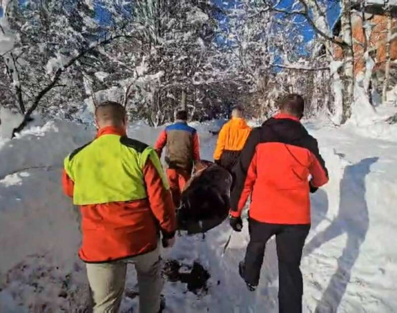 Žena iz Kneževa danima bila zarobljena pored mrtvog sina