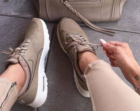 Otpustili je sa posla zbog patika pa dobila odštetu odlukom suda!