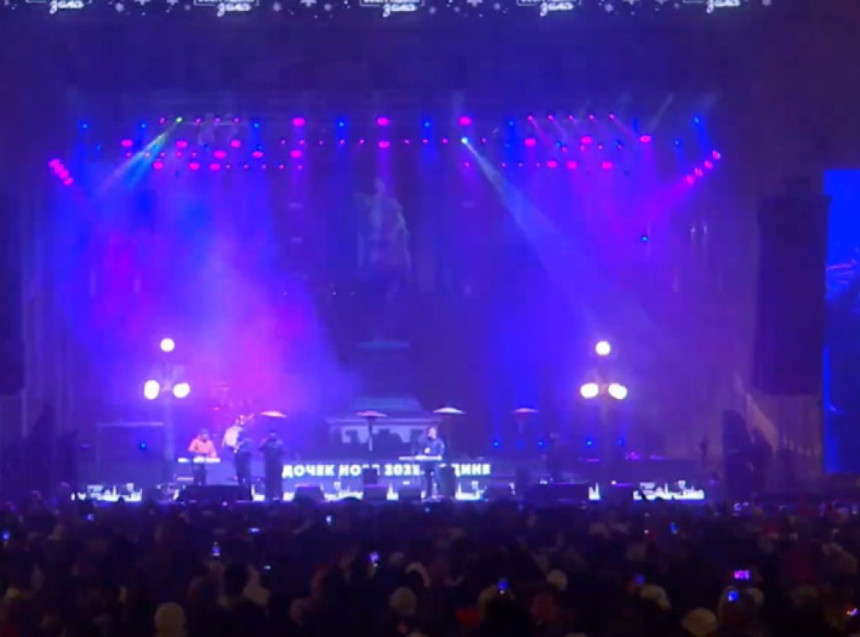 Uz vatromet dočekana Nova godina u BG na vodi