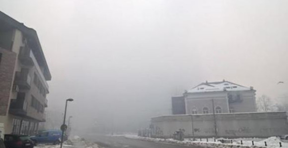 Banjaluka osvanula pod maglom, grad okovao mraz
